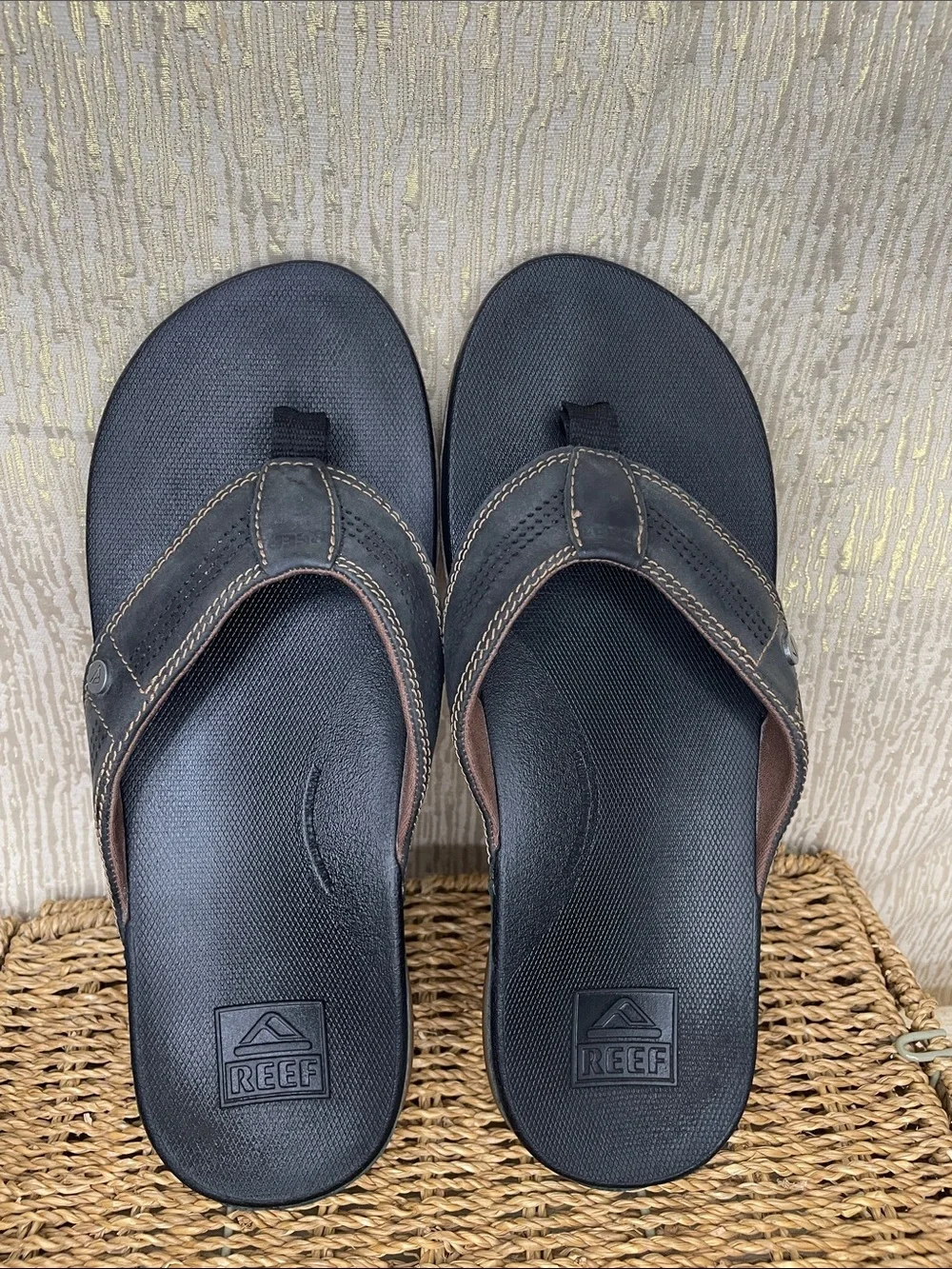 Reef Men’s Black Leather and Brown Stitching COMFY Flip-Flops Sz 10 New